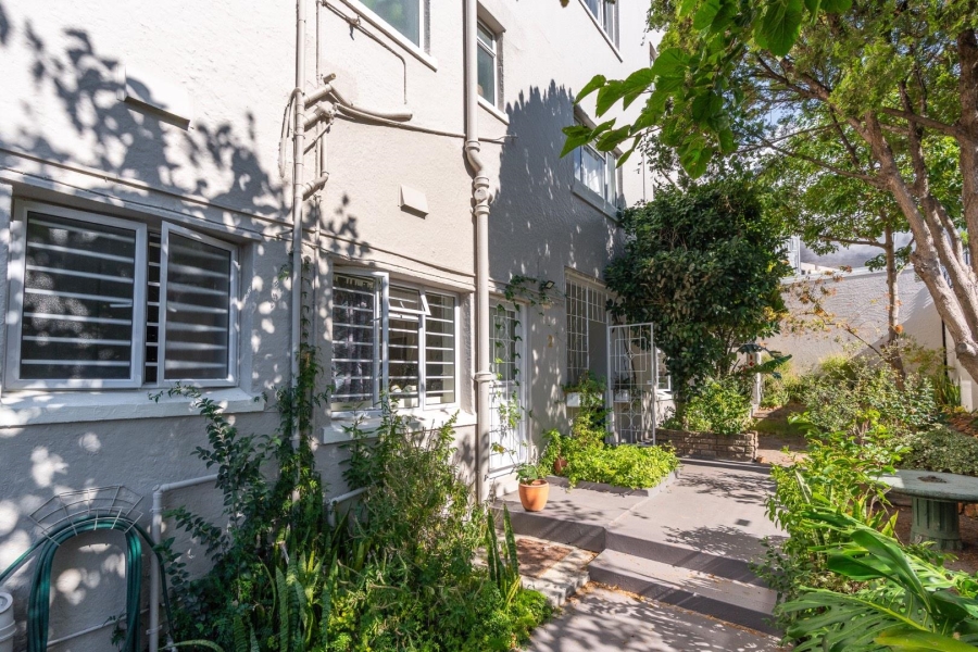 2 Bedroom Property for Sale in Vredehoek Western Cape